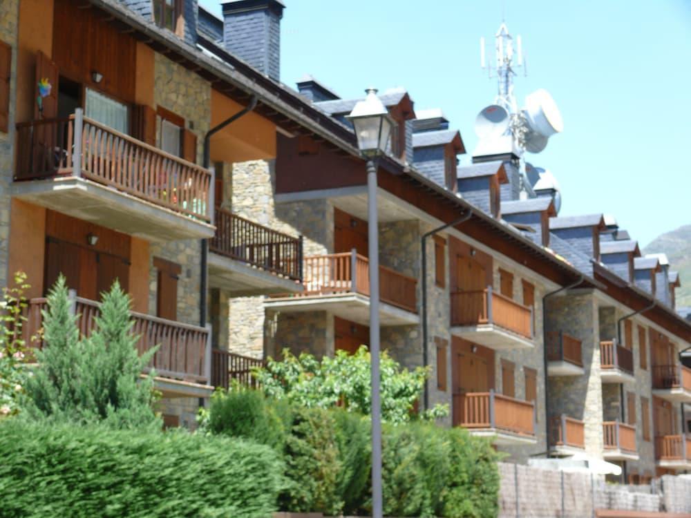 Apartmentsuitespain Baqueira Jardin Эстерри-д'Анеу Экстерьер фото